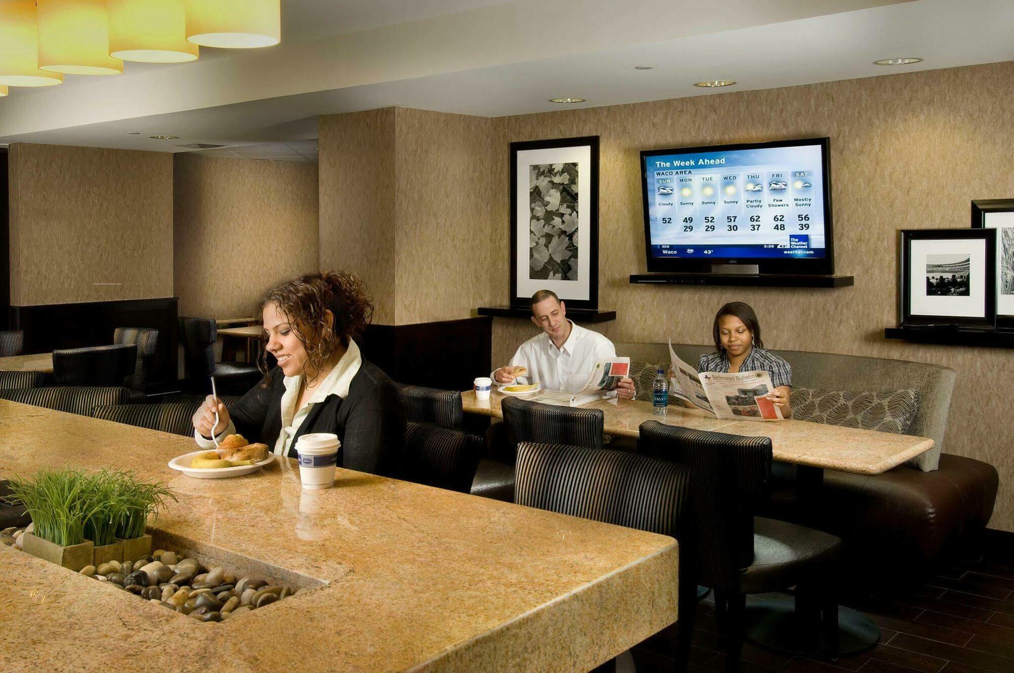 Hampton Inn Waco North Экстерьер фото